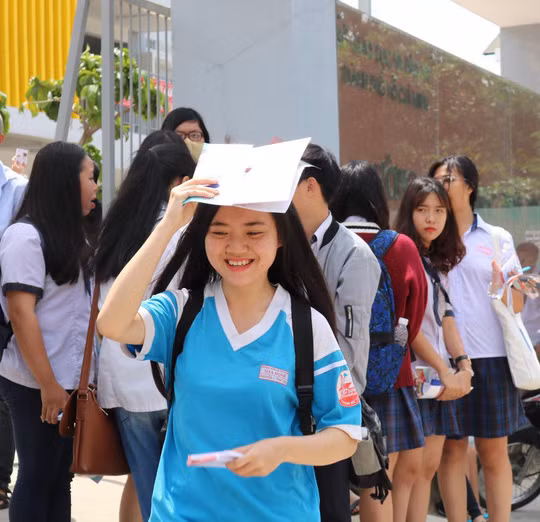  Thí sinh hoàn tất môn thi cuối cùng, kỳ thi THPT quốc gia 2018