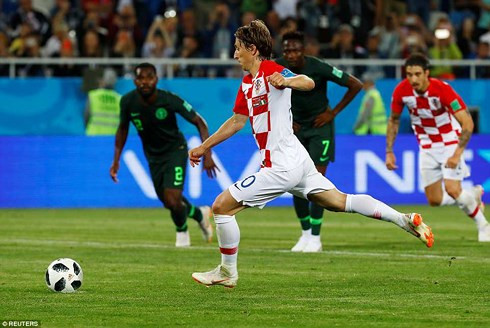 Modric ấn định chiến thắng 2-0 cho Croatia trên chấm phạt đền.