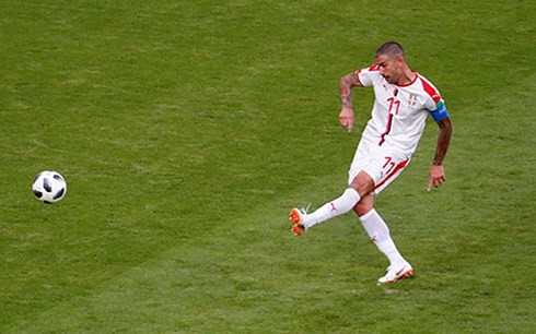 Kolarov thực hiện cú sút phạt hàng rào tuyệt phẩm. Kolarov thực hiện cú sút phạt hàng rào tuyệt phẩm.