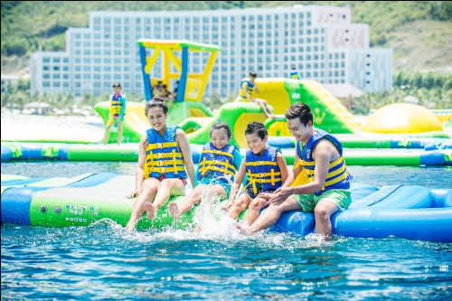 Hòn đảo có hệ thống vui chơi giải trí đa dạng lên đến gần 100 hạng mục, hiện đại đẳng cấp không thua kém các khu vui chơi nổi tiếng trên thế giới. Hòn đảo có hệ thống vui chơi giải trí đa dạng lên đến gần 100 hạng mục, hiện đại đẳng cấp không thua kém các khu vui chơi nổi tiếng trên thế giới.