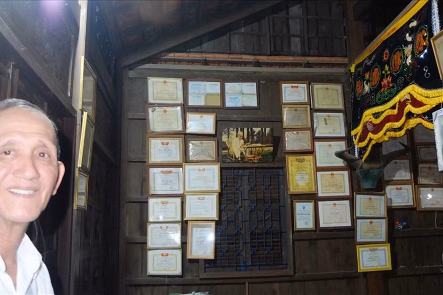 Lão nông một tay gây dựng “cơ đồ”.