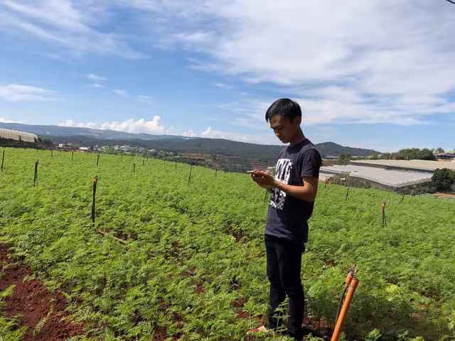  Chỉ cần 1 chiếc điện thoại di động, dù ở bất cứ đâu là có thể điều khiển hệ thống thiết bị tự động tưới nước cho toàn bộ khu vườn