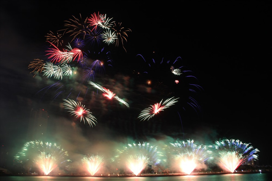  Đội Hồng Kông đã từng giành được nhiều giải thưởng đáng nể như: Vô địch Cuộc thi trình diễn pháo hoa quốc tế ở Đức (năm 2009), Vô địch Cuộc thi trình diễn pháo hoa quốc tế ở Anh (năm 2009). Ảnh: N.T