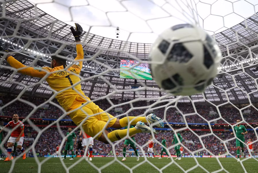 Bàn thắng thứ 5 của đội tuyển Nga vào lưới Saudi Arabia đã chấm dứt hi vọng vớt vát danh dự của đại diện châu Á - Ảnh: REUTERS