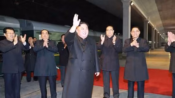 Nhà lãnh đạo Triều Tiên Kim Jong-un khởi hành tới Nga bằng tàu hỏa để tiến hành hội nghị thượng đỉnh đầu tiên với Tổng thống Nga Vladimir Putin. (Nguồn: KCNA)