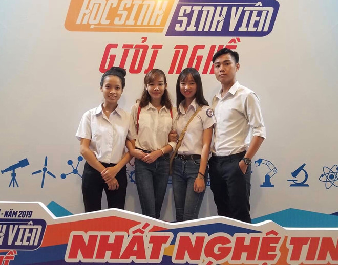 Từ trái qua: Quốc Chí, Kim Yến, Tuyết Hồng và Nguyễn Thị Huyền