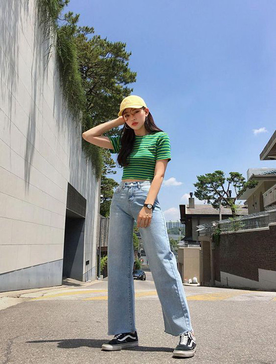  Hai năm trở lại đây, quần jeans ống ôm, ống bó gần như 'lép vế' trước các kiểu ống suông, ống rộng mang phong cách cổ điển.