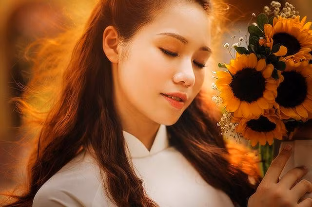  Cuối năm 2017 vừa qua, Hoa khôi thứ 10 của Duyên dáng Ngoại thương đã gọi tên Vũ Ngân Hà (19 tuổi, Hà Nội). 9X sắp kết thúc việc học tại lớp Anh 2, Chương trình Tiên tiến Kinh tế Đối ngoại K55.