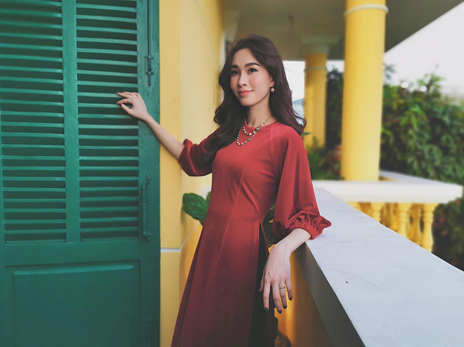 Trong các Hoa hậu Việt Nam, Đặng Thu Thảo vẫn được coi là người có cuộc sống hôn nhân viên mãn. Cô thường xuyên khoe những hình ảnh hạnh phúc về gia đình. Trong một lần đi cà phê cùng chồng, cô được doanh nhân Trung Tín chụp loạt ảnh đời thường. Trong các Hoa hậu Việt Nam, Đặng Thu Thảo vẫn được coi là người có cuộc sống hôn nhân viên mãn. Cô thường xuyên khoe những hình ảnh hạnh phúc về gia đình. Trong một lần đi cà phê cùng chồng, cô được doanh nhân Trung Tín chụp loạt ảnh đời thường.