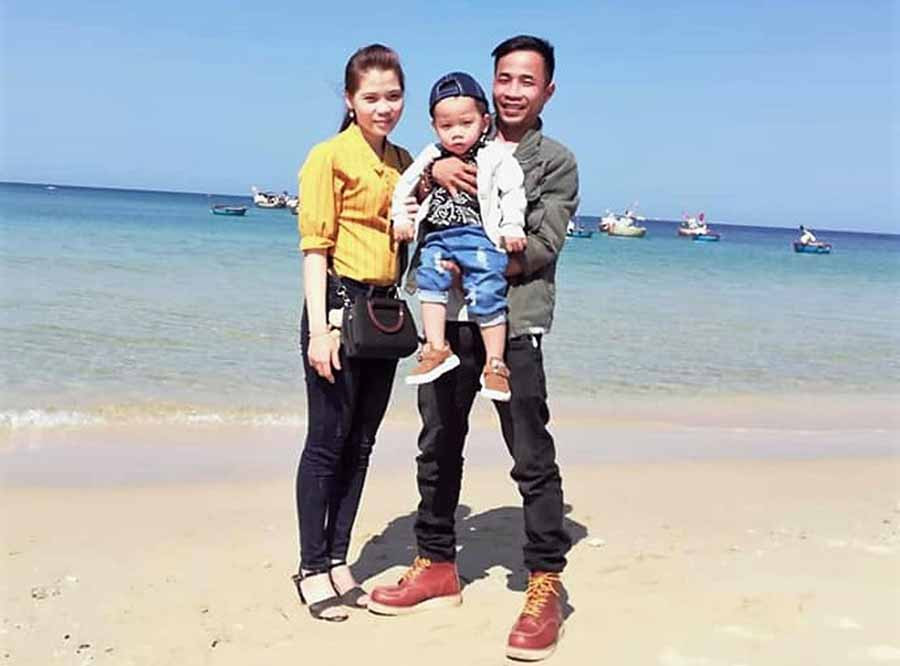  Vợ chồng chị Trinh, anh Trình và con trai. Ảnh: Đ.Y