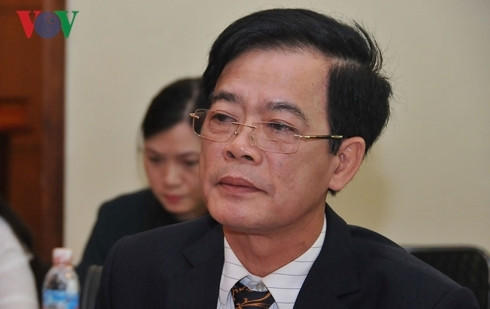 Nhà báo Nhị Lê, Phó Tổng Biên tập Tạp chí Cộng sản. Nhà báo Nhị Lê, Phó Tổng Biên tập Tạp chí Cộng sản.