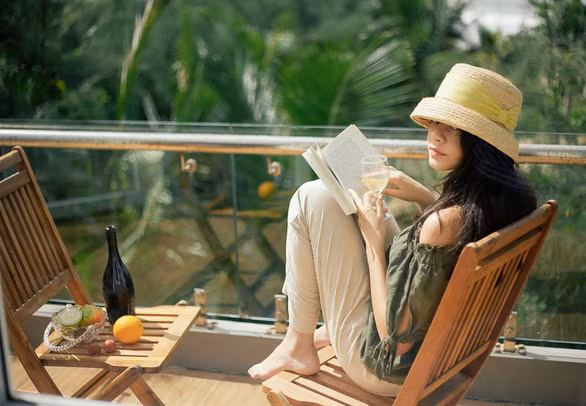 Yêu lối sống xanh, muốn chung tay bảo vệ môi trường, nhiều bạn trẻ ngày nay đã chọn các sản phẩm thời trang thân thiện với môi trường cùng mục tiêu phát triển bền vững - Ảnh: L.I.