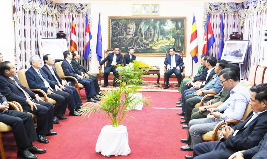 Quang cảnh buổi gặp gỡ chúc Tết cổ truyền của nhân dân Campuchia tại tỉnh Preah Vihear. Ảnh: Q.T