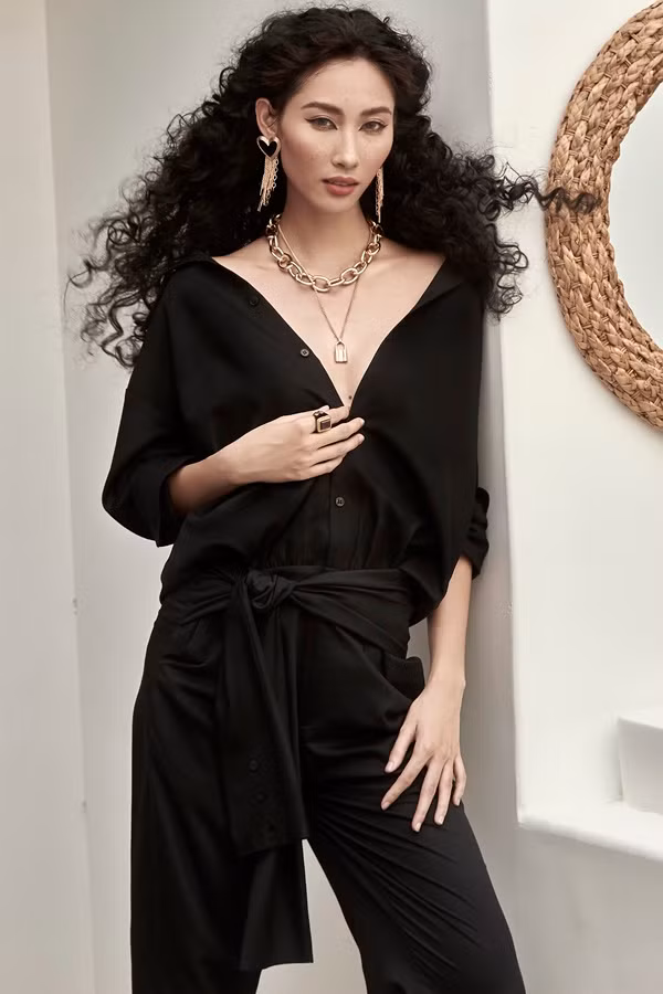  Hiện tại, nhà thiết kế trẻ ấp ủ thực hiện show diễn tri ân khách hàng thân thiết ủng hộ suốt hai năm qua. 