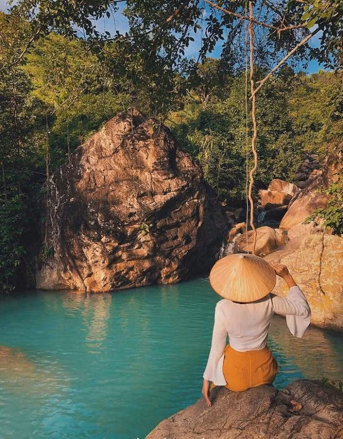  Ẩn mình giữa ngọn núi Hàm Rồng, 