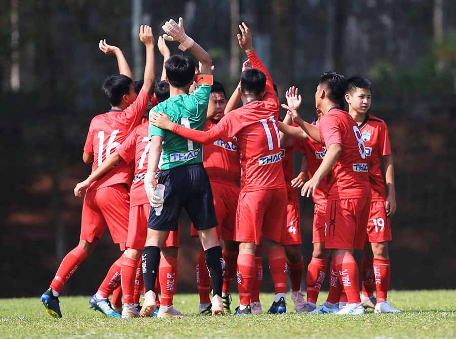Cầu thủ đội U15 HA.GL mừng toàn thắng cả 4 trận lượt vòng loại Giải U15 Quốc gia 2019.Ảnh: Minh Trần