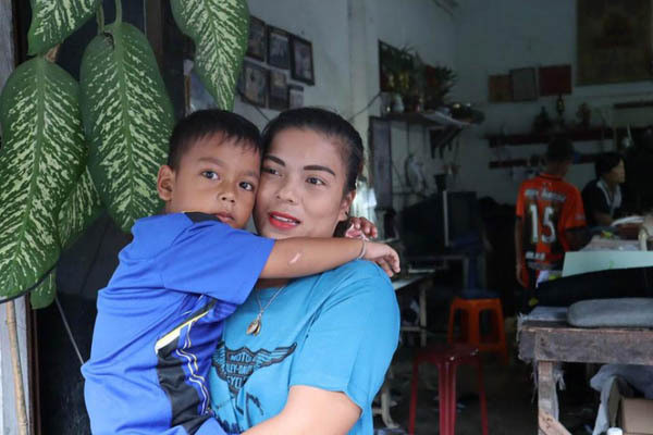  Hình ảnh cậu bé sau 1 ngày phẫu thuật nhổ bỏ 18 chiếc răng.