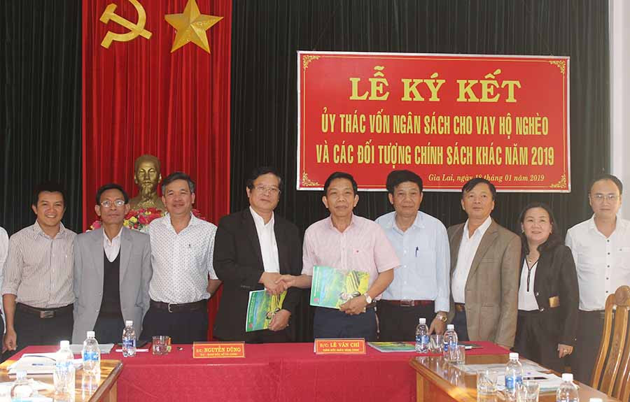 Sở Tài chính ký kết hợp đồng ủy thác vốn ngân sách năm 2019 với Ngân hàng Chính sách Xã hội tỉnh. Ảnh: S.C Sở Tài chính ký kết hợp đồng ủy thác vốn ngân sách năm 2019 với Ngân hàng Chính sách Xã hội tỉnh. Ảnh: S.C