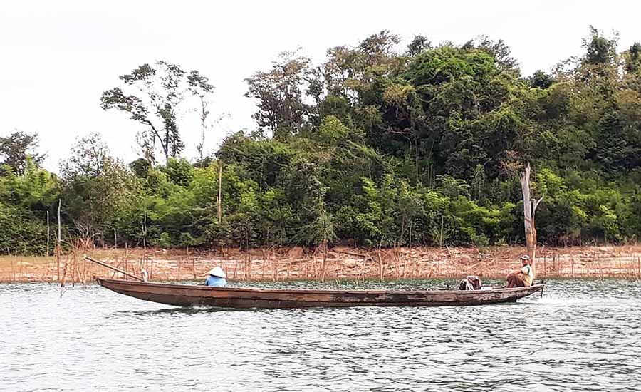  Thuyền độc mộc của người dân xã Ia Khai. Ảnh: N.T