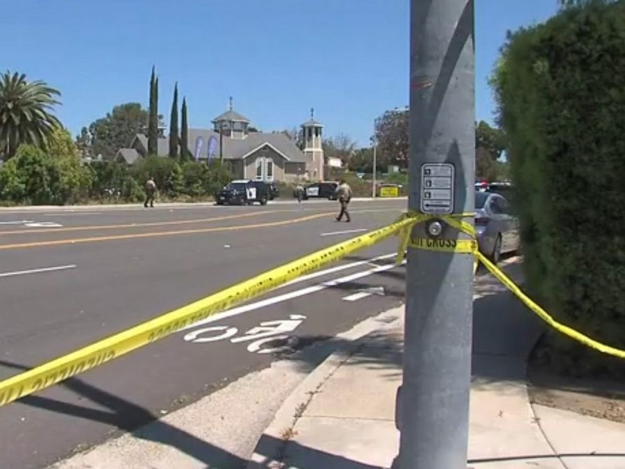  Bên ngoài giáo đường Do Thái bị tấn công. (Ảnh: KGTV)