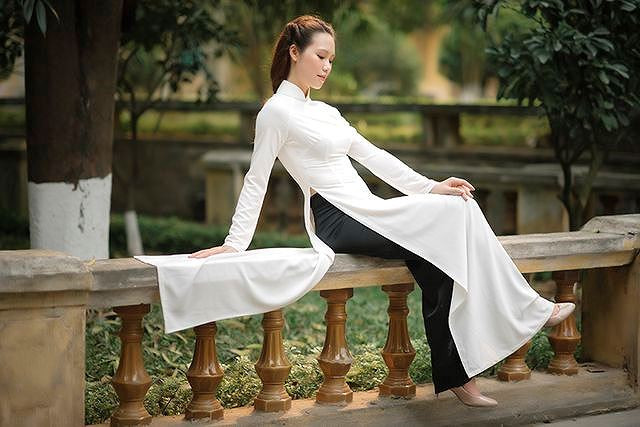 Xuất thân từ “lò luyện hoa hậu” - ĐH Ngoại thương Hà Nội, Ngân Hà hiện chưa nghĩ tới việc “nối gót” đàn chị tham gia các cuộc thi nhan sắc quy mô lớn hơn.