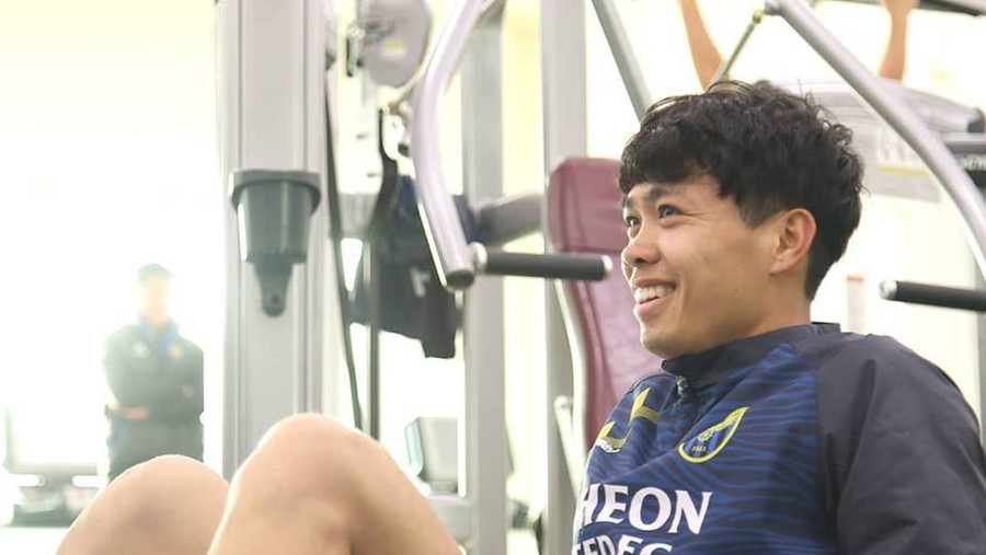 Công Phượng được khuyên nhủ, hãy cứ chân thành và kiên định như Park Ji Sung từng làm khi đến MU  Công Phượng được khuyên nhủ, hãy cứ chân thành và kiên định như Park Ji Sung từng làm khi đến MU