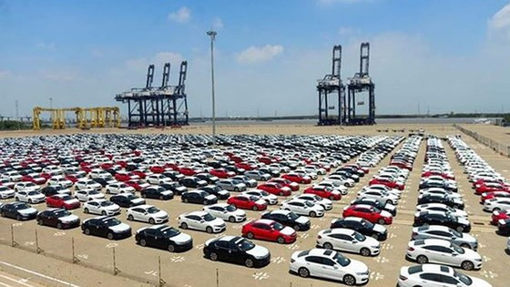 Ô tô dưới 16 chỗ chỉ được nhập qua 5 cửa khẩu