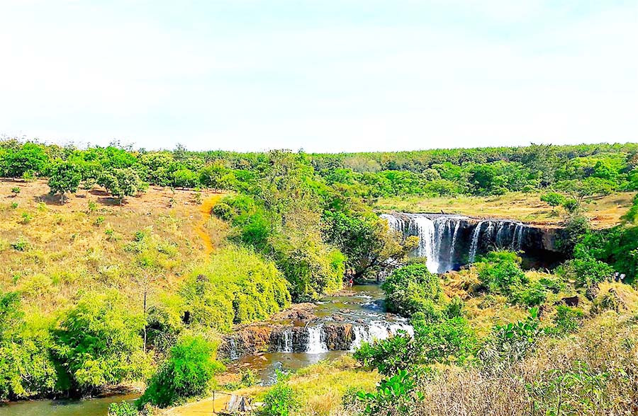 Thác Mơ (huyện Ia Grai) là một trong những địa điểm du lịch hấp dẫn ở Gia Lai. Ảnh: Hồng Thi