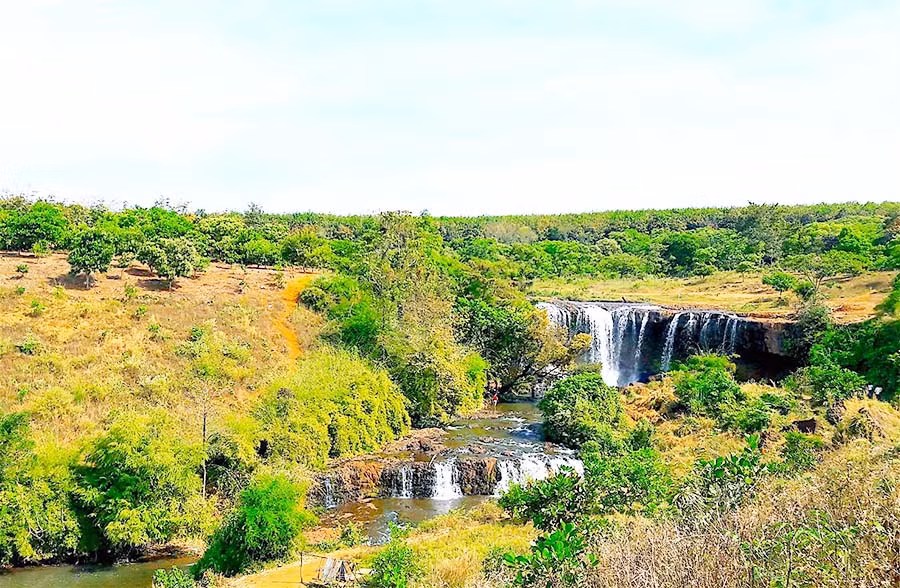 Thác Mơ (huyện Ia Grai) là một trong những địa điểm du lịch hấp dẫn ở Gia Lai. Ảnh: Hồng Thi