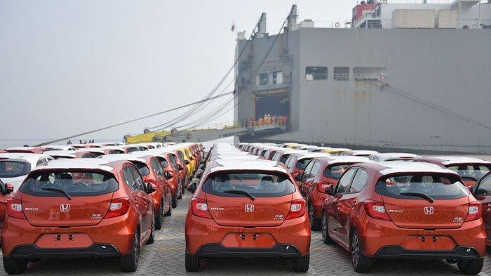 Lô xe Honda Brio tập kết tại cảng Tanjung Priok (Indonesia). Lô xe Honda Brio tập kết tại cảng Tanjung Priok (Indonesia).