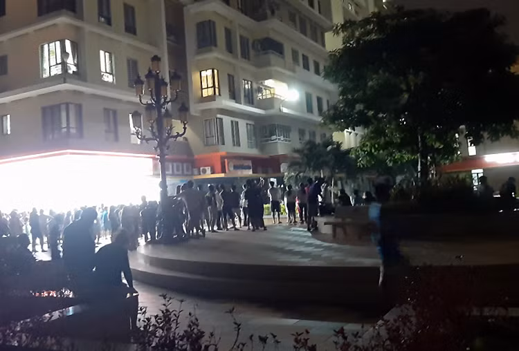  Bậc thang chắn lối vào của xe cứu hoả. Ảnh: Cư dân Eratown.