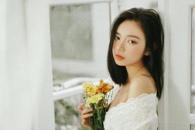 Trước những khen chê trái chiều, hot girl cho biết cô đã học cách bỏ ngoài tai những lời lẽ không hay và sống cho bản thân thay vì làm hài lòng tất cả mọi người.