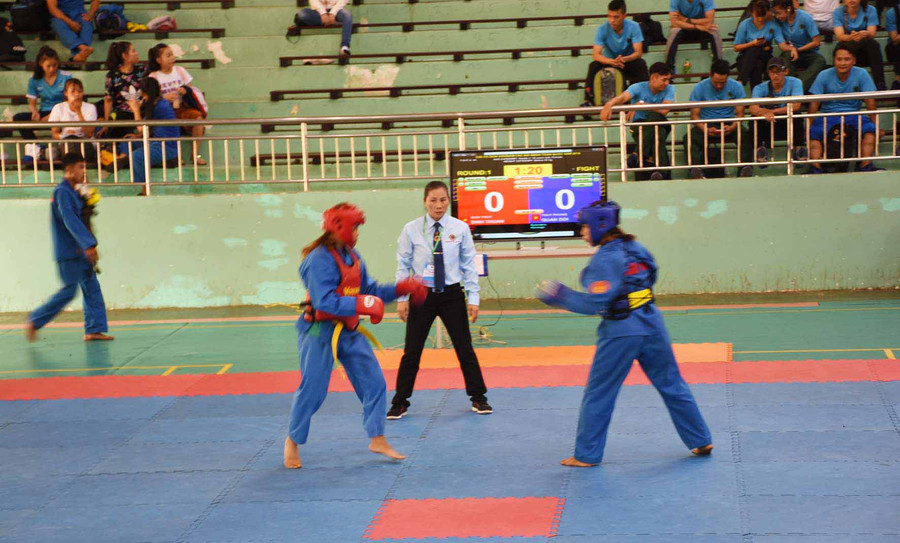 Các vận động viên thi đấu trận chung kết. Ảnh: Hà Phương