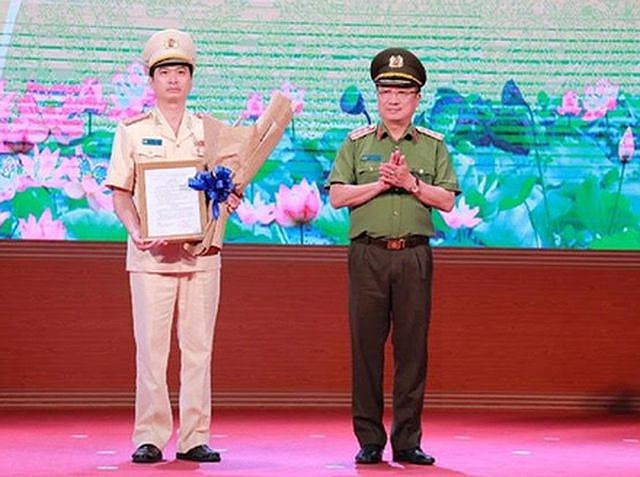 Phó Giáo sư, Tiến sĩ Đại tá Trịnh Ngọc Quyên, nhậm chức Giám đốc Công an tỉnh Bình Dương.