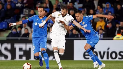 Benzema bỏ lỡ nhiều cơ hội ở trận đấu với Getafe (Ảnh: Reuters).