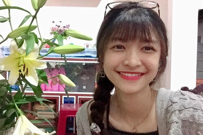 Không chỉ xinh đẹp và học giỏi, Nguyễn Hà Kiều Loan còn sở hữu giọng hát ngọt ngào. Nữ sinh từng giành giải nhì cuộc thi văn nghệ cấp thị xã. Cô dành nhiều đam mê cho nghệ thuật. Dù vậy, ước mơ của cô gái 19 tuổi lại là trở thành nhà ngoại giao giỏi. Không chỉ xinh đẹp và học giỏi, Nguyễn Hà Kiều Loan còn sở hữu giọng hát ngọt ngào. Nữ sinh từng giành giải nhì cuộc thi văn nghệ cấp thị xã. Cô dành nhiều đam mê cho nghệ thuật. Dù vậy, ước mơ của cô gái 19 tuổi lại là trở thành nhà ngoại giao giỏi.