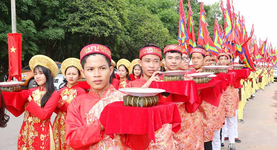 Dâng lễ Vua Hùng. Ảnh:internet  Dâng lễ Vua Hùng. Ảnh:internet