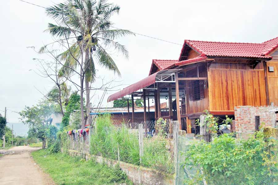  Một góc làng Đê Chơ Gang hôm nay. Ảnh: K.N.B