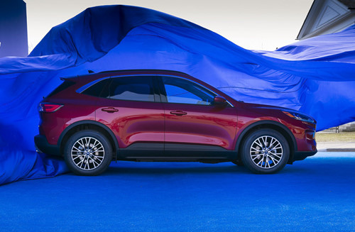  Escape mới có kích thước lớn hơn nhưng trọng lượng xe nhẹ hơn thế hệ cũ