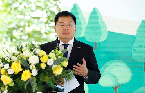 Ông Hoàng Nam Tiến chia sẻ tại lễ ký kết ngày 11/4.