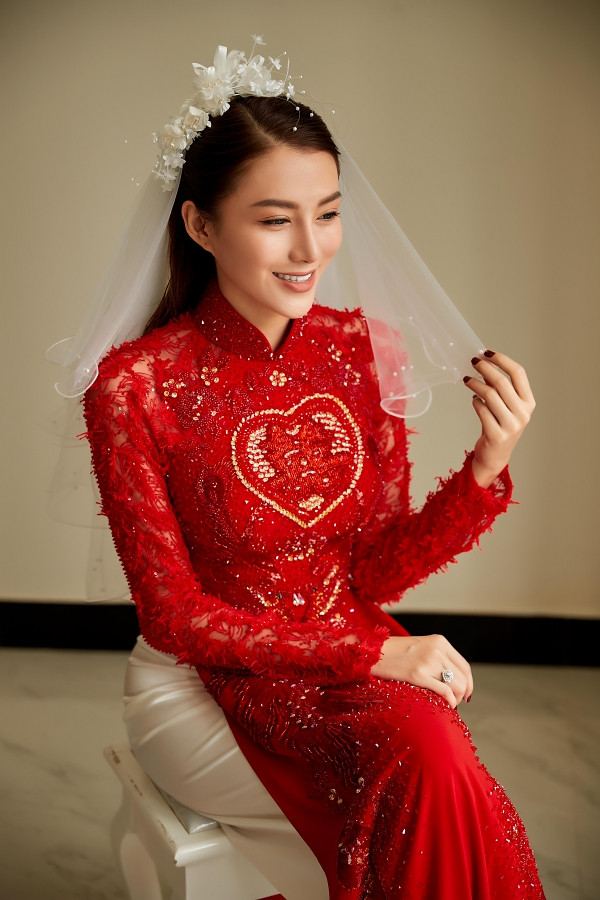 Sáng 30/4, người mẫu Lê Hà The Face tổ chức lễ vu quy tại quê nhà Gia Lai. Chân dài sinh năm 1993, được khán giả biết đến với thành tích top 4 cuộc thi 'The Face 2016', đội huấn luyện viên Hồ Ngọc Hà. 