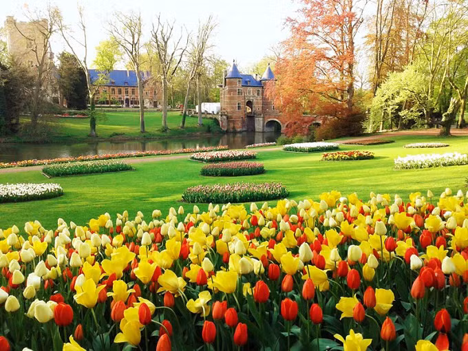 Địa chỉ tham quan: Isidoor van Beverenstraat 5, 1702 Dilbeek, Bỉ. Thời gian tham quan là từ 10h đến 18h, bàn bán vé đóng cửa vào lúc 17h30. Ảnh: Kamstra Travel.