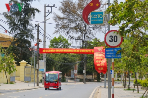 Hạ tầng trên đảo cũng ngày một nâng cao. Khoảng cách từ đất liền tới đảo thêm rút ngắn với các chuyến tàu cao tốc chất lượng cao. Hệ thống đường cao tốc từ Hà Nội - Hạ Long - Vân Đồn cũng giúp tăng thêm lượng khách du lịch đến với Cô Tô.