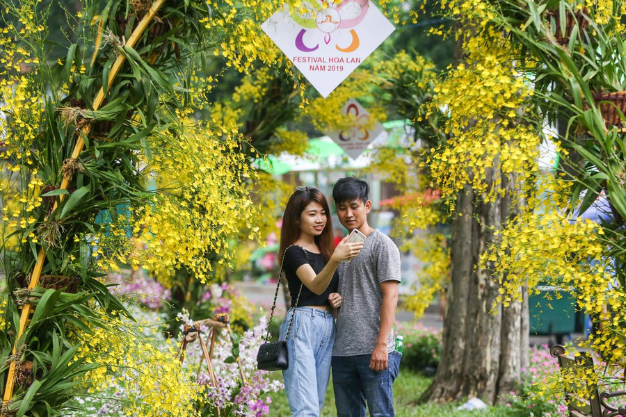  Trong công viên trưng bày gần 14.000 cây và 5.000 cành hoa lan các loại. Đây là sự kiện nhằm quảng bá các chủng loại hoa lan mang lại giá trị kinh tế cao.