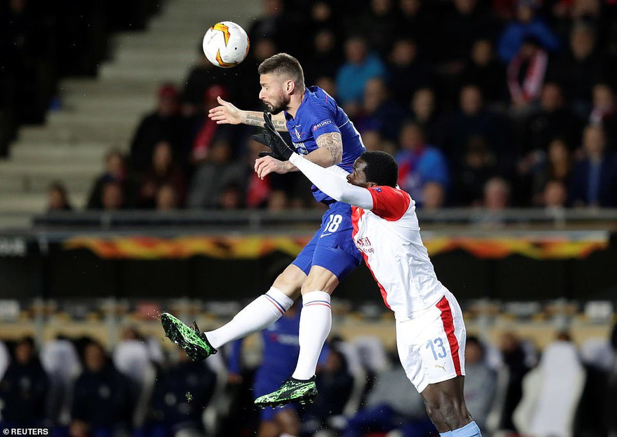 Giroud chơi mờ nhạt ở tứ kết lượt đi Europa League Giroud chơi mờ nhạt ở tứ kết lượt đi Europa League