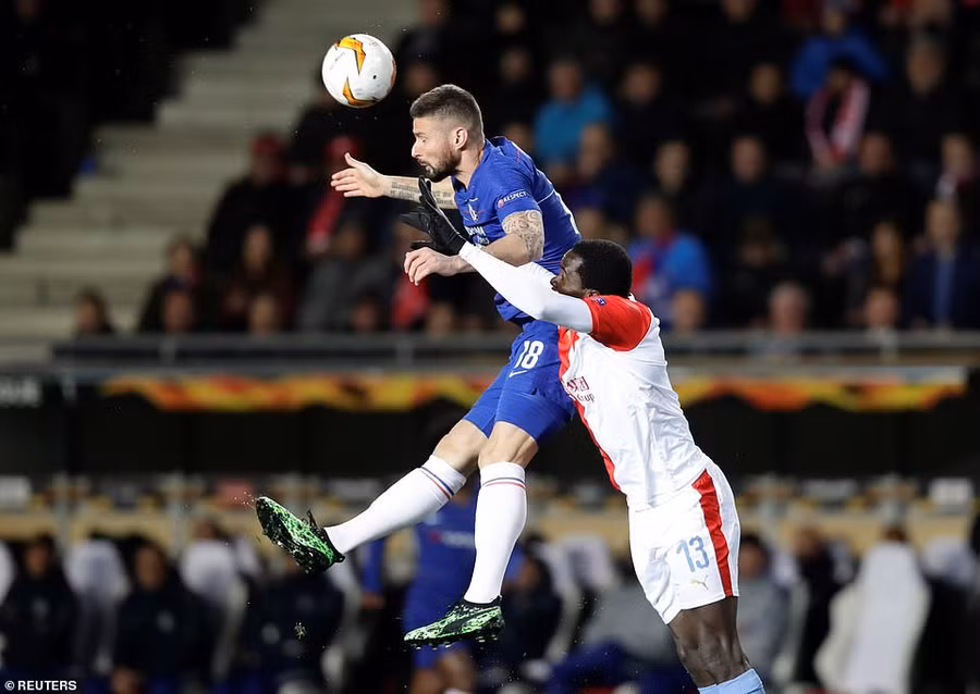  Giroud chơi mờ nhạt ở tứ kết lượt đi Europa League