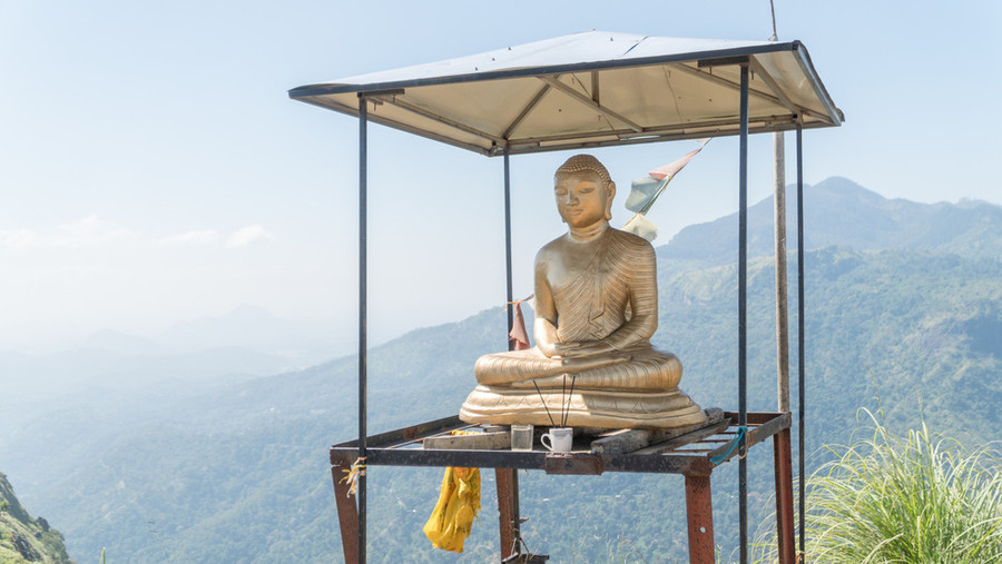  Tượng Phật trên đỉnh núi