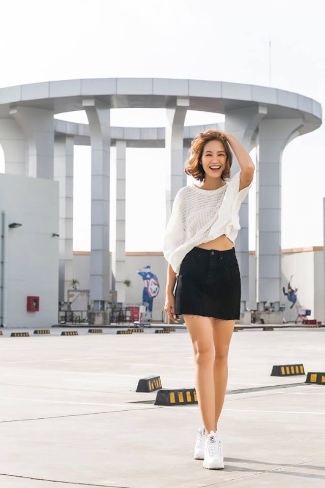 Những mẫu sơ mi vải sheer mềm mại hay crop top được các cô gái ưa chuộng sự thoải mái chọn lựa cho outfit của mình. Những mẫu sơ mi vải sheer mềm mại hay crop top được các cô gái ưa chuộng sự thoải mái chọn lựa cho outfit của mình.