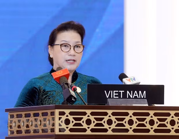 Chủ tịch Quốc hội Nguyễn Thị Kim Ngân phát biểu tại phiên thảo luận chung của IPU-140. (Ảnh: Trọng Đức/TTXVN)