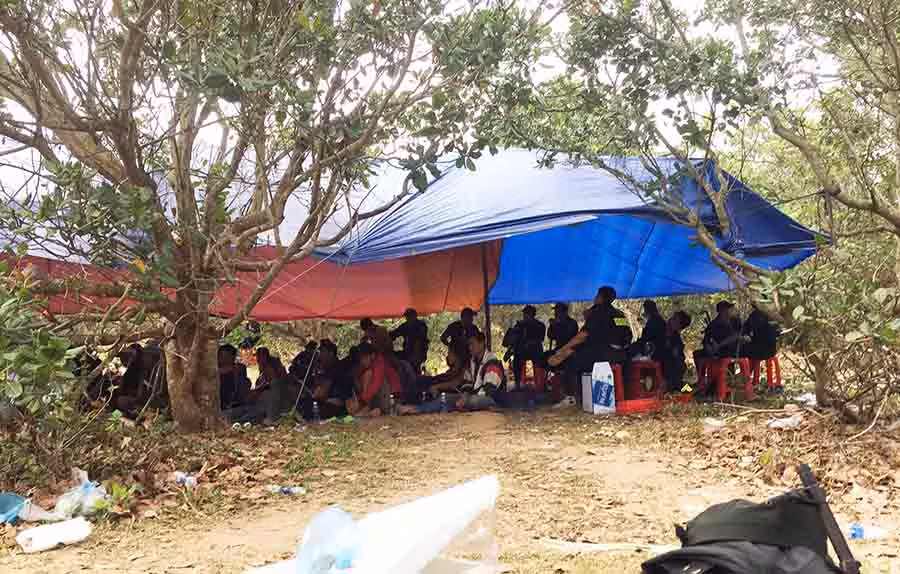  Các đối tượng đã bị bắt giữ tại sới bạc. Ảnh: Văn Ngọc